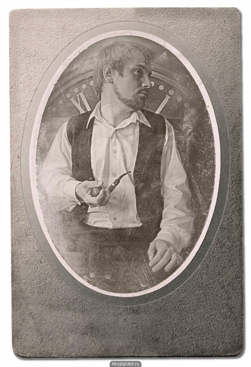 Портрет Александра с трубкой и циферблатом